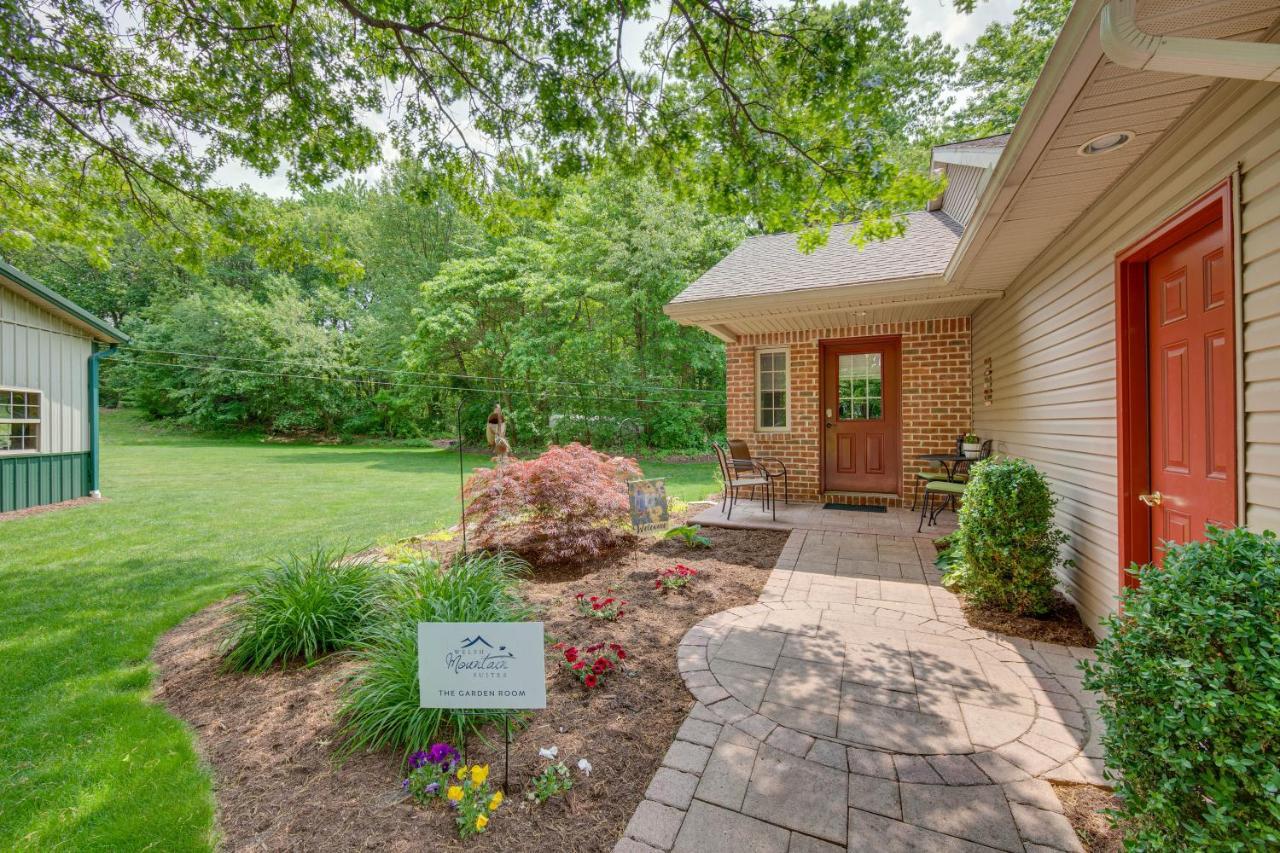 Cozy Garden Room In Welsh Mountain Suites! New Holland المظهر الخارجي الصورة